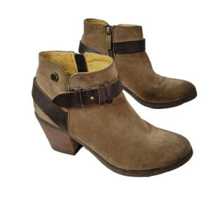BUSSOLA Leather Ankle Bootie Size zipper